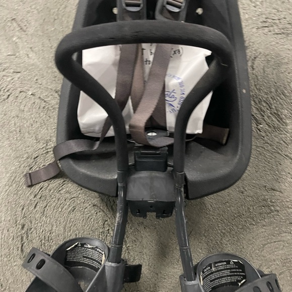 Thule Yepp Maxi Child Bike Seat, Black - Picture 4 of 11